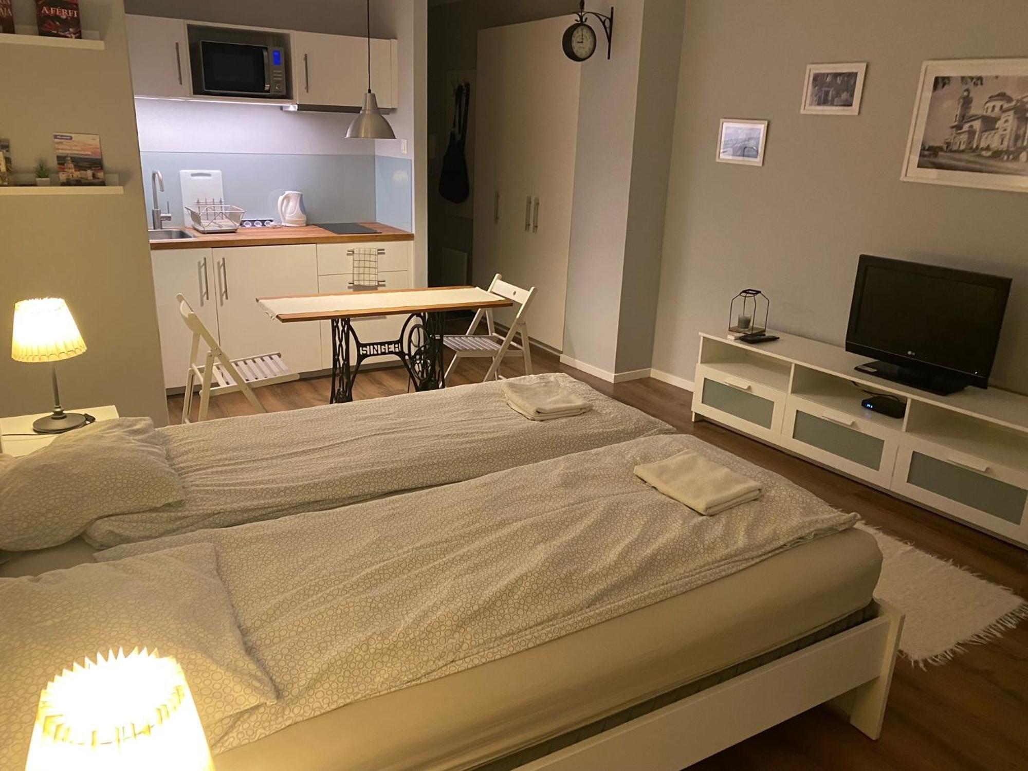 B&B Apartman เอ็กเกอร์ ภายนอก รูปภาพ